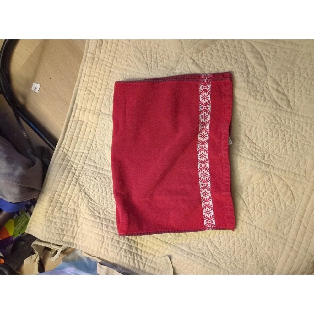 Santens Hand Towel Red With White Snow Flake